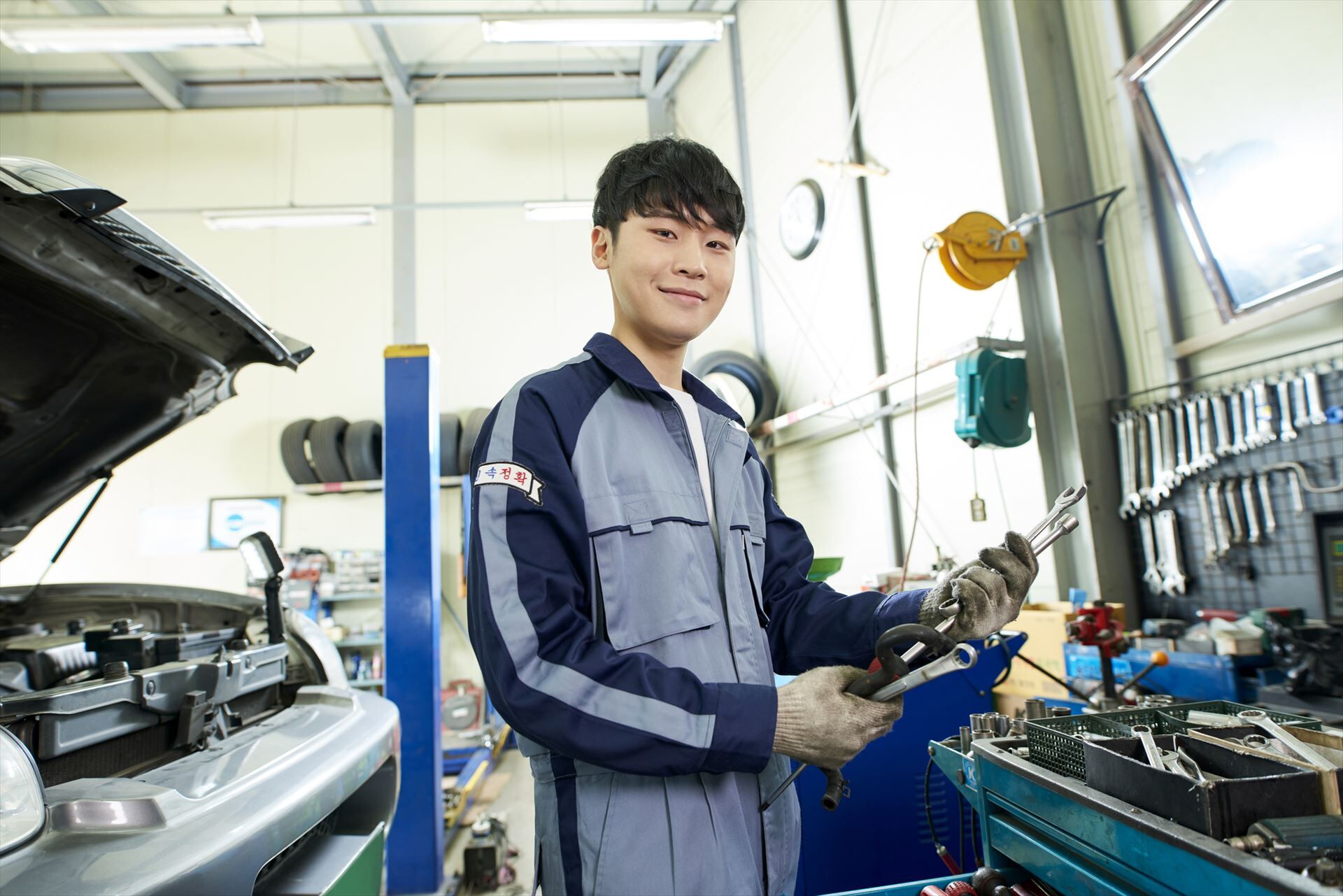 笑顔の男性スタッフ