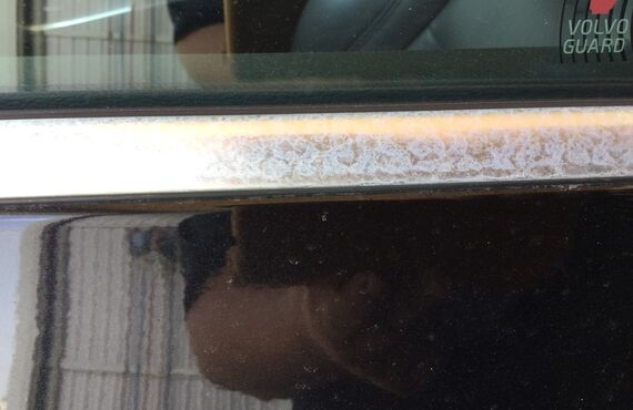 輸入車に多いアルミモールくすみ取り!!